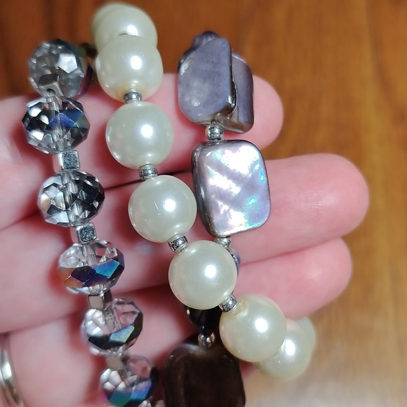 Charming Charlie Bracelet with 3 Strands of Contrasting Beads BRAND NEW - Picture 2 of 10